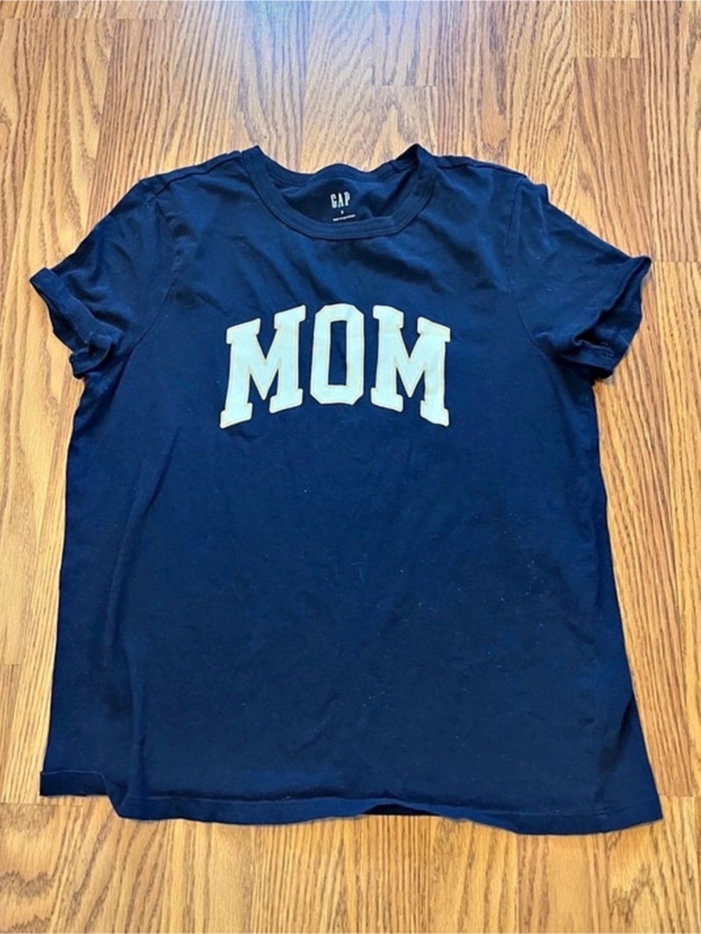 Ladies GAP size small “mom” tshirt